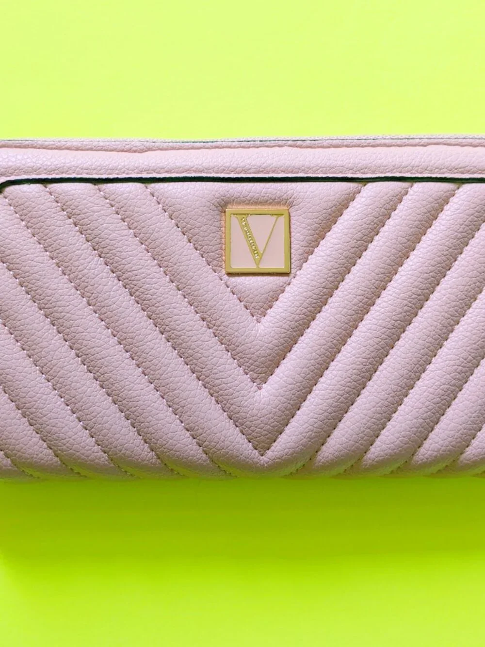 Victoria's Secret Pink Zipper VICTORIA Wallet - Limited Edition - Picture 2 of 6